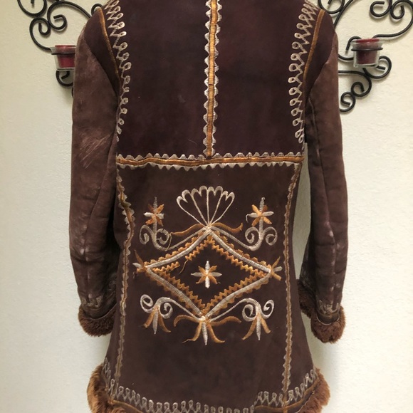 70’s GORGEOUS suede embroidered coat. - Picture 4 of 6
